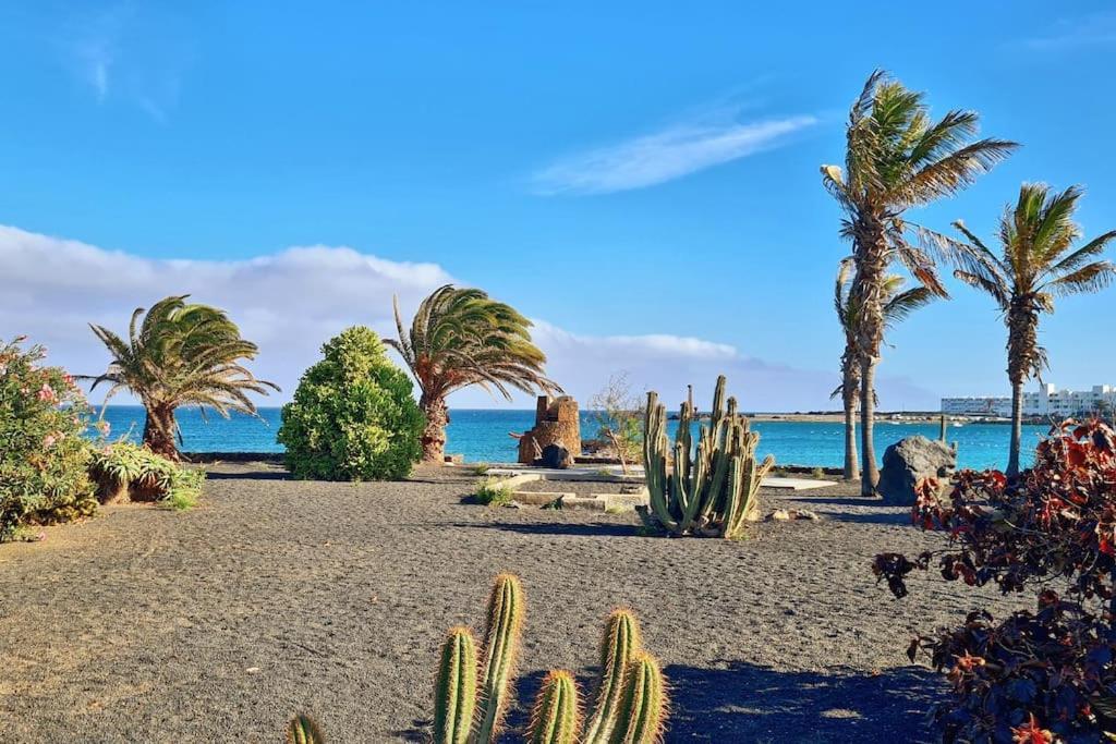 Cactus, Playa Y Piscina Apartment Costa Teguise Exterior photo